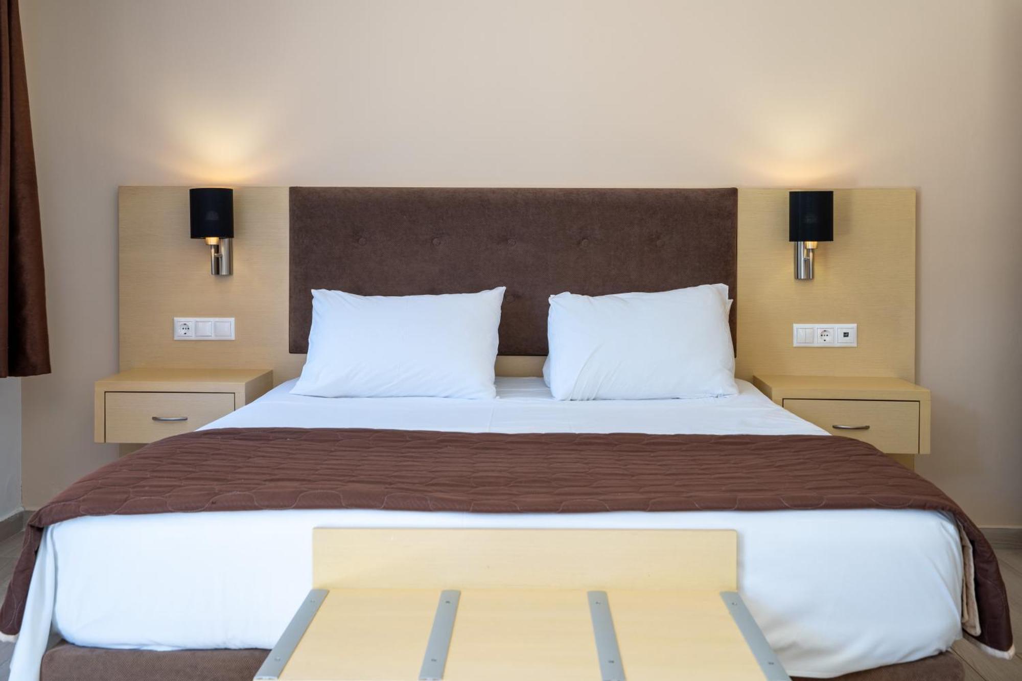 Vliho Bay Boutique Hotel Yénion 객실 사진