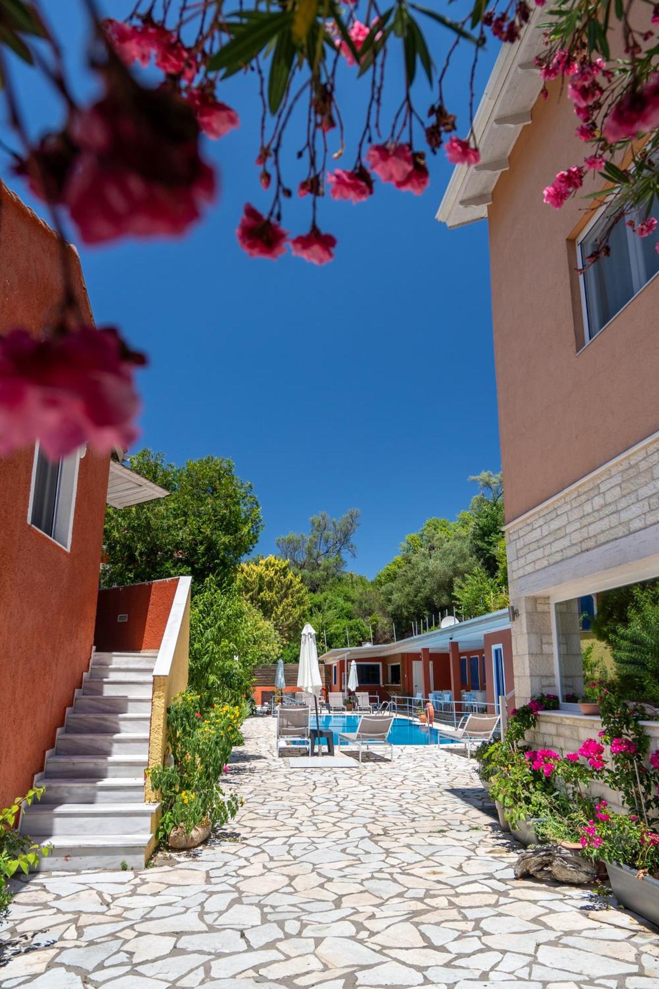 Vliho Bay Boutique Hotel Yénion 외부 사진